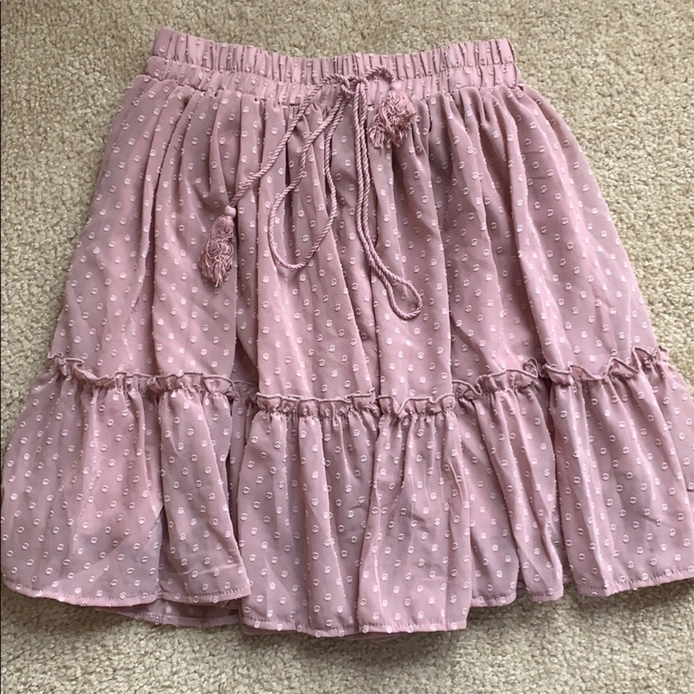 Mauve flowy mini skirt never worn